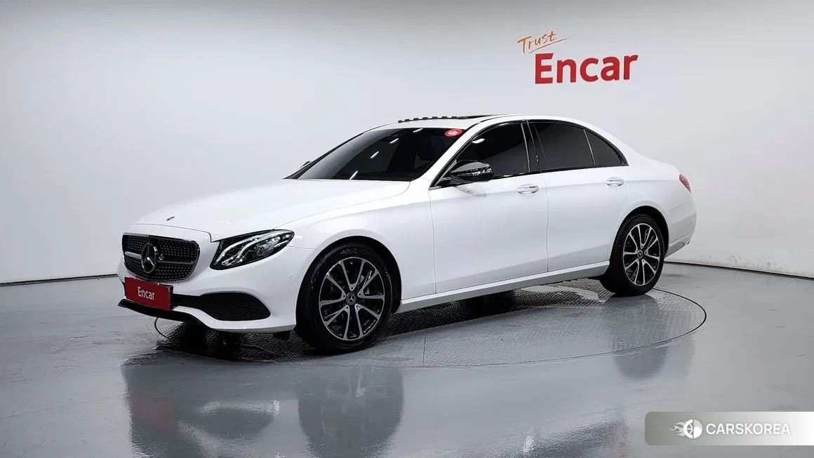 Mercedes-Benz E-Class W213 2020 Белый из Кореи