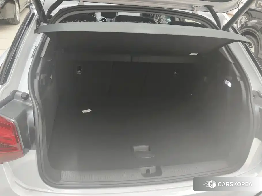 Audi Q2L 2026 Silver/gray из Китая
