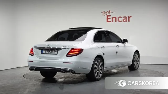 Mercedes-Benz E-Class W213 2018 Белый из Кореи