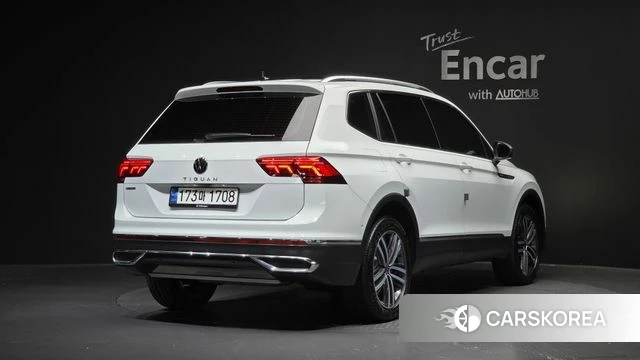 Volkswagen Tiguan Allspace 2024 Белый из Кореи