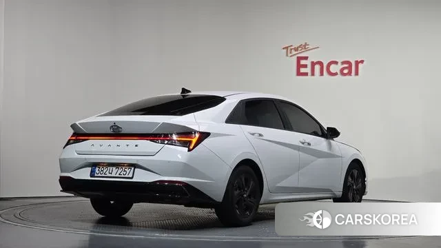 Hyundai Avante Hybrid (CN7) 2021 Белый из Кореи