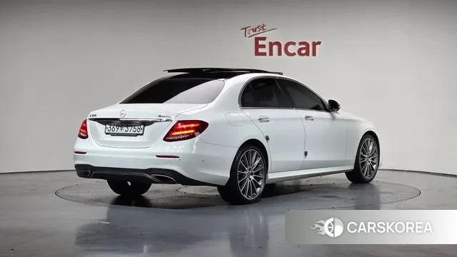 Mercedes-Benz E-Class W213 2019 Белый из Кореи