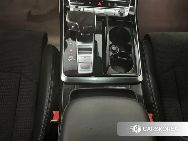 Audi Q8 2021 Черный из Китая