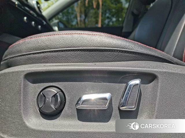 Audi Q2L 2021 Белый из Китая