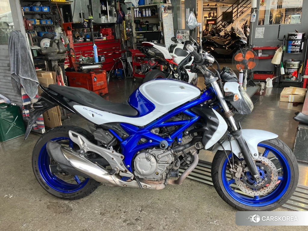 Проданный Suzuki GLADIUS 400 ABS 2011 из Японии