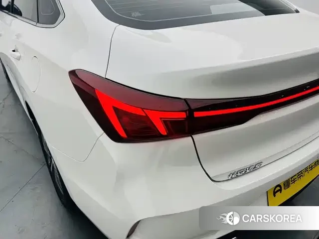 Chang'an Yidong 2025 Белый из Китая