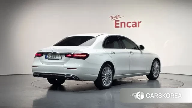 Mercedes-Benz E-Class W213 2021 Белый из Кореи