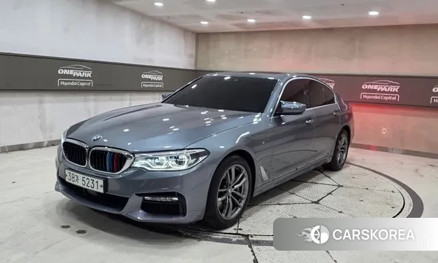 BMW 5 Series (G30) 2018 Небесно-голубой из Кореи