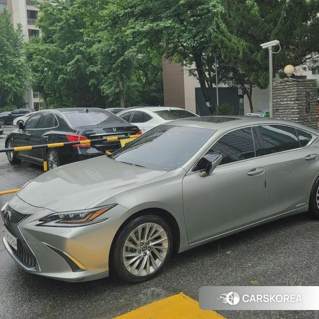 Lexus ES300h 7th generation 2021 Песочный из Кореи