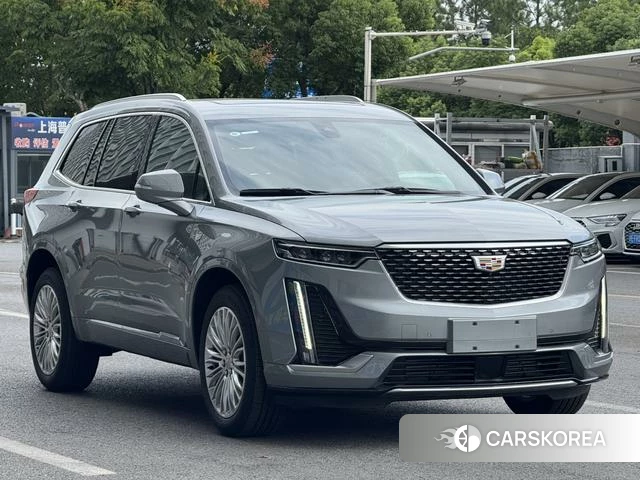 Cadillac XT6 2026 Серебристо-серый из Китая