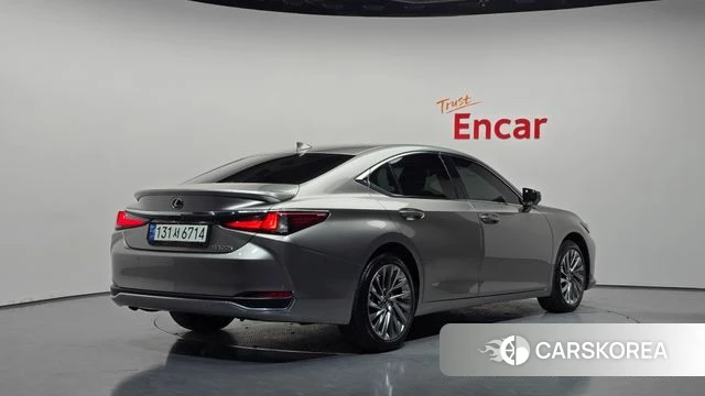 Lexus ES300h 7th generation 2024 Серый из Кореи