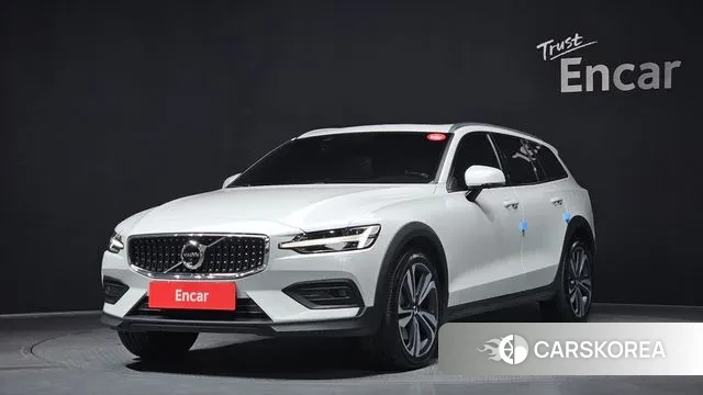 Volvo V60 Cross-Country 2nd Generation 2020 Белый из Кореи