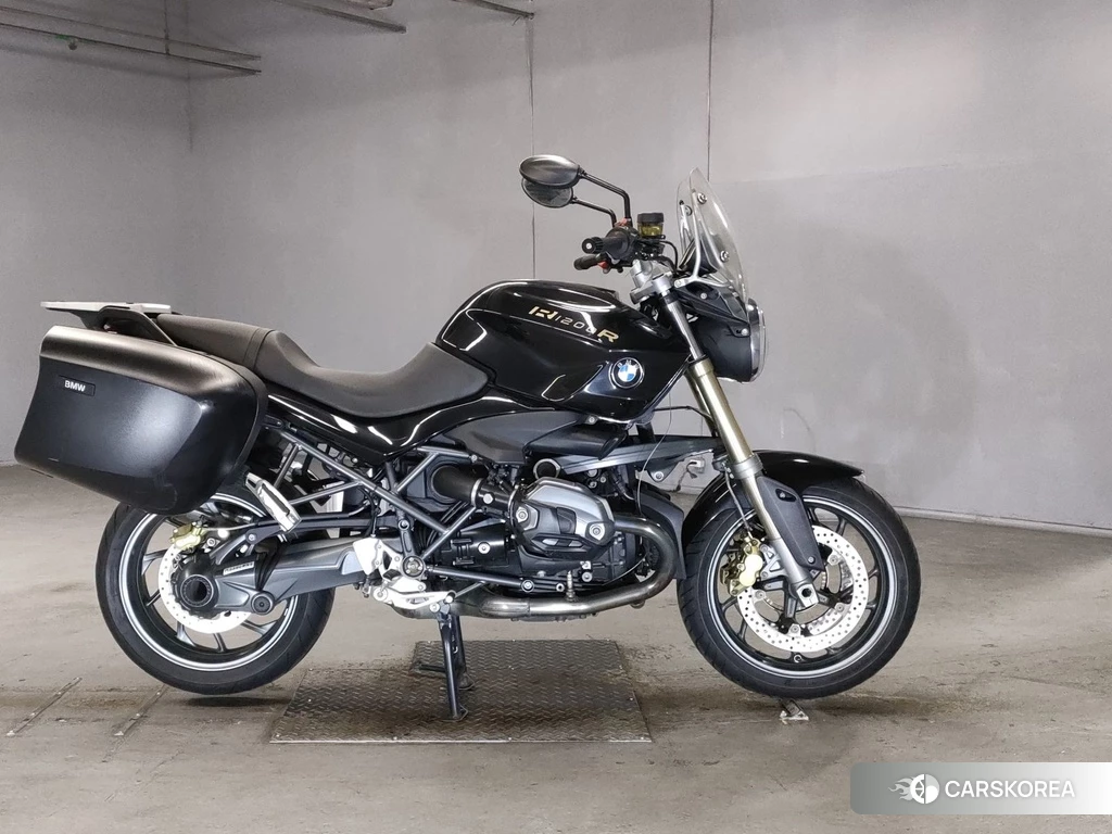 Проданный BMW R1200R 2013 из Японии