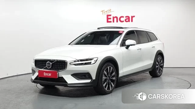 Volvo V60 Cross-Country 2nd Generation 2024 Белый из Кореи
