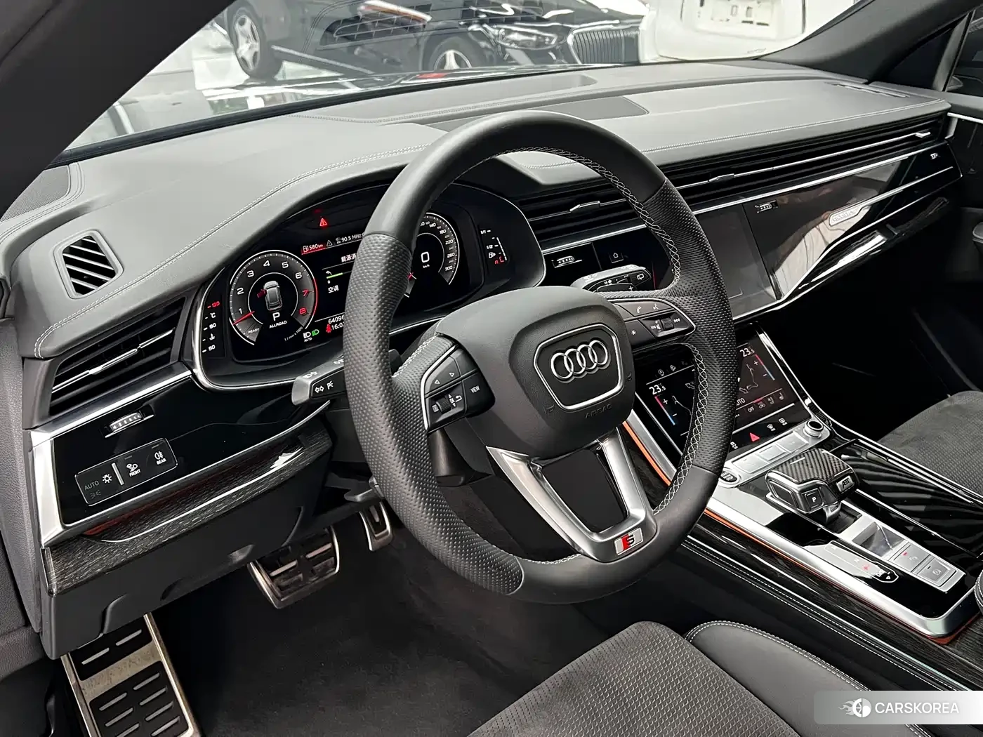 Audi Q8 2020 Черный из Китая