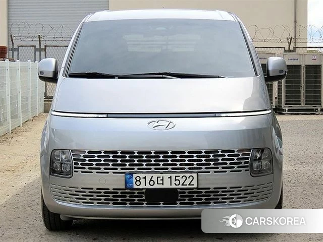 Hyundai Staria 2023 Серебряный из Кореи