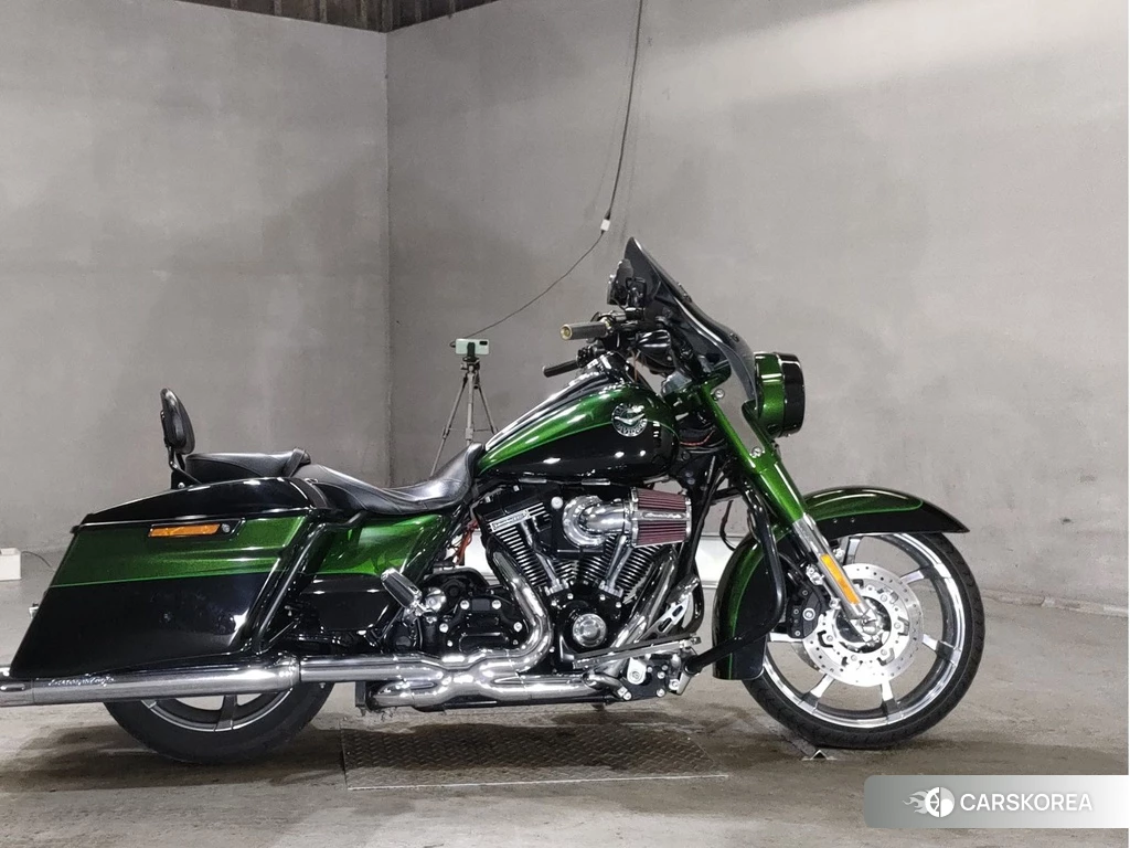 Проданный Harley-Davidson Road King Custom FLHRSE1800CVO 2014 из Японии, фото 2