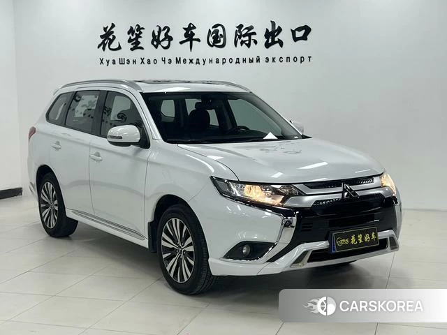 Mitsubishi  Outlander 2022 Белый из Китая