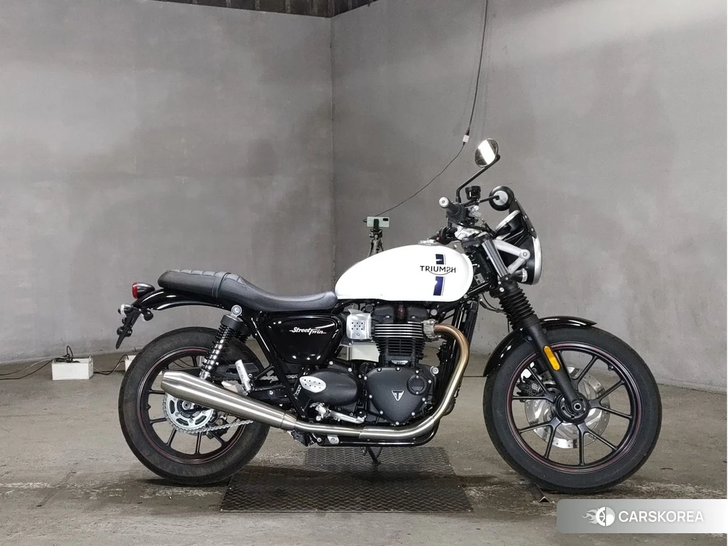 Проданный Triumph STREET TWIN 2018 из Японии