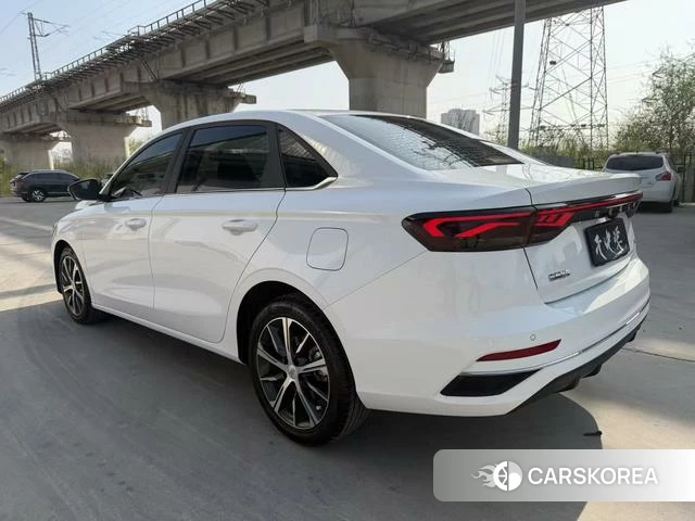 Geely Automobile Emgrand 2023 Белый из Китая