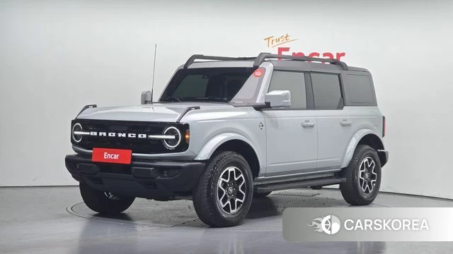 Ford Bronco 6th Generation 2023 Серебристо-серый из Кореи