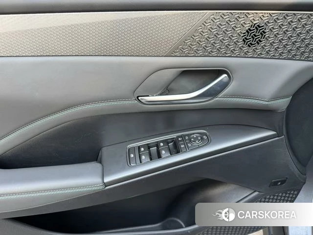 BYD Qin PLUS EV 2025 Серебристо-серый из Китая