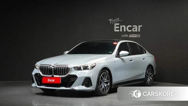 BMW 5 Series (G60) 2024 Небесно-голубой из Кореи