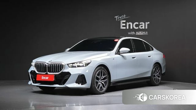 BMW 5 Series (G60) 2025 Цвет галактики из Кореи