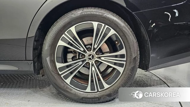 Mercedes-Benz E-Class W214 2024 Черный из Кореи
