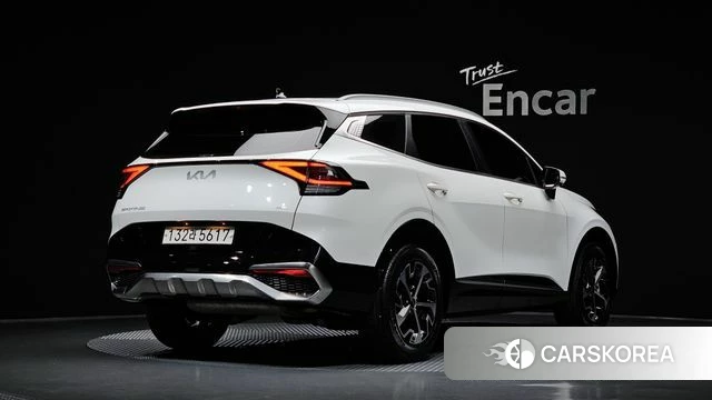 Kia Sportage 5th Generation Hybrid 2023 Белый из Кореи