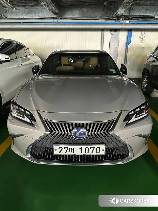 Lexus ES300h 7th generation 2019 Песочный из Кореи