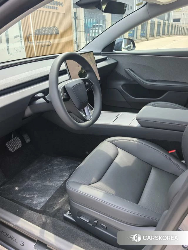 Tesla Model 3 2026 Темно-серый из Китая