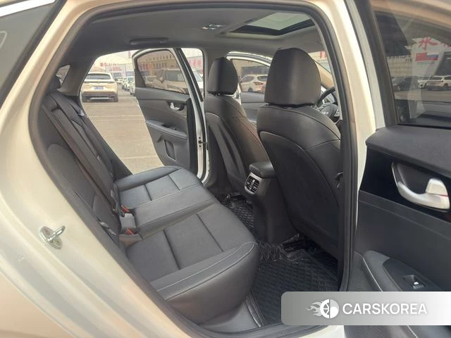 Kia K3 2023 Белый из Китая