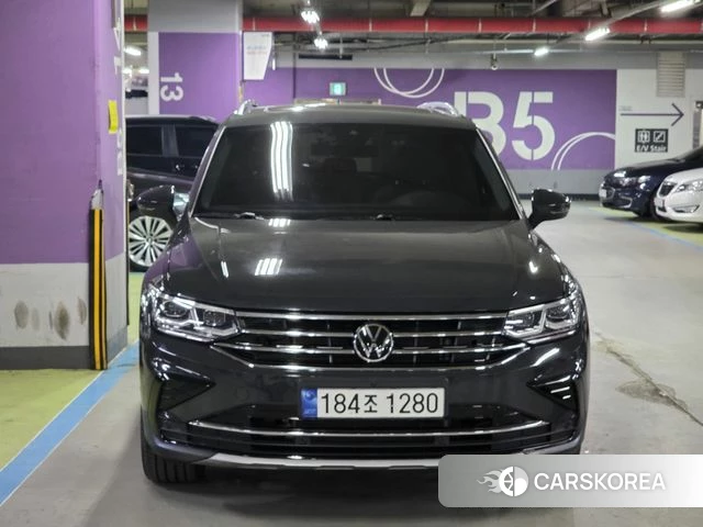 Volkswagen Tiguan second Generation 2023 Серый из Кореи