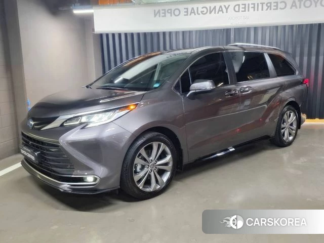 Toyota Sienna 4th Generation 2024 Серый из Кореи