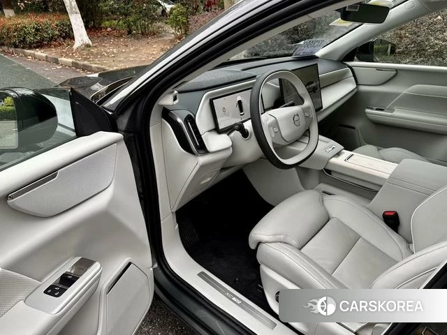 Volvo XC70 2026 Темно-серый из Китая