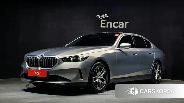 BMW 5 Series (G60) 2025 Серебристо-серый из Кореи