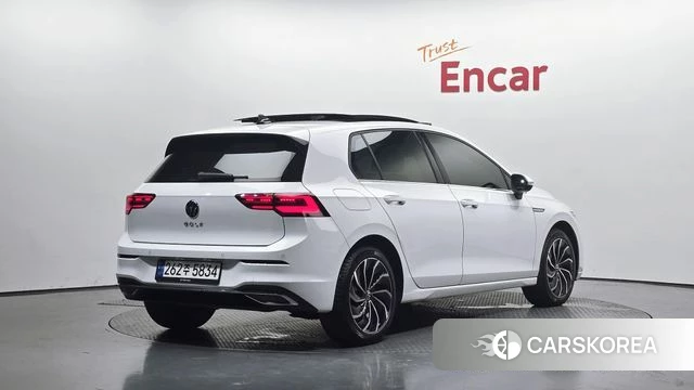 Volkswagen Golf 8th Generation 2024 Белый из Кореи
