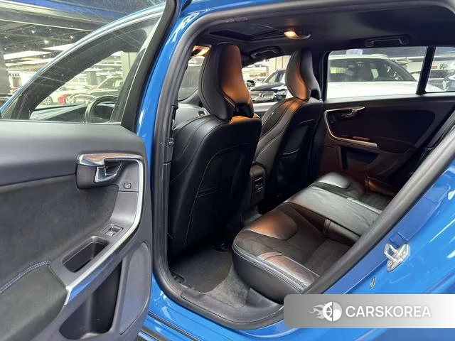 Volvo V60 2019 Синий из Китая