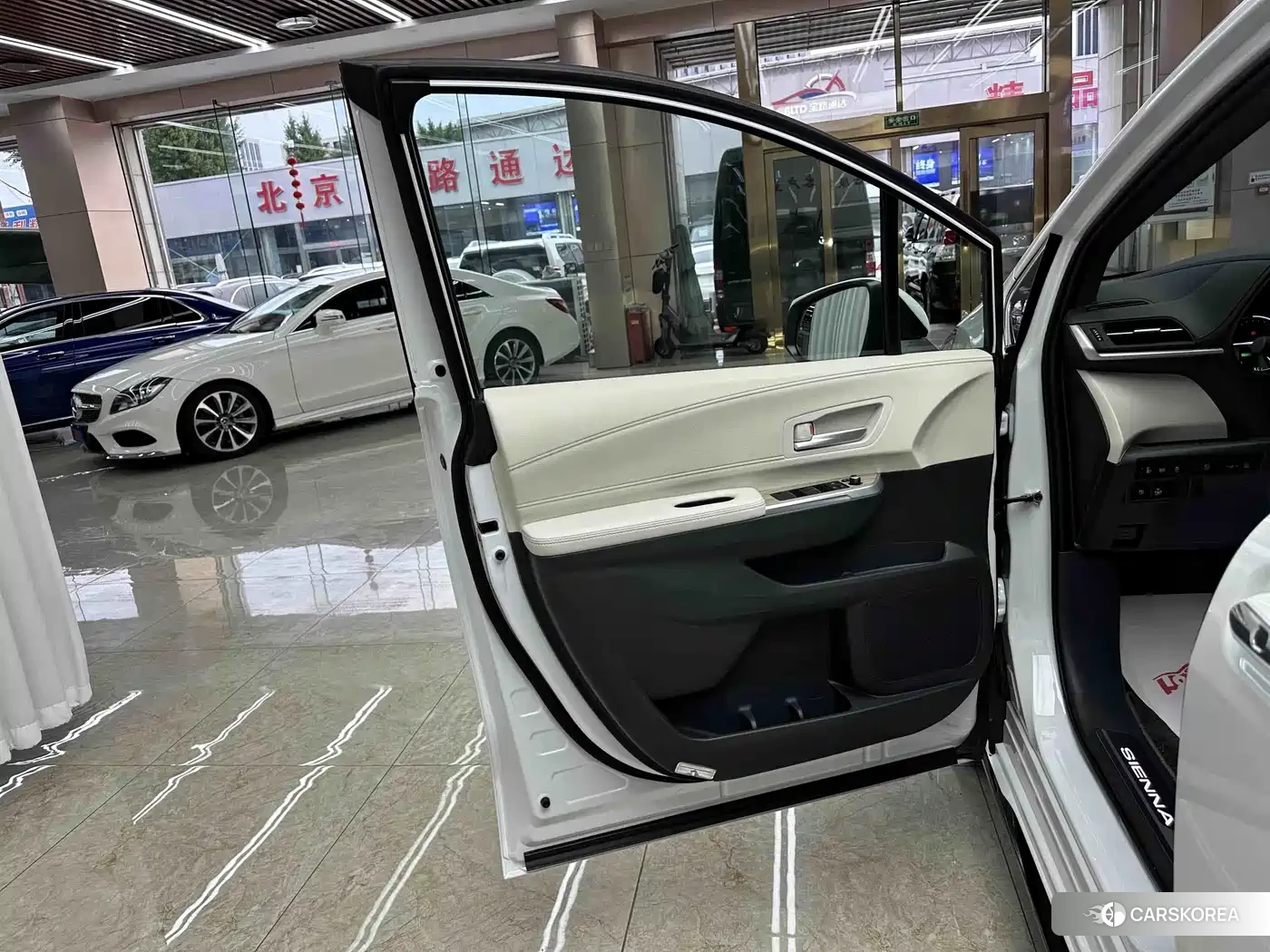 Toyota Sienna 2025 Белый из Китая
