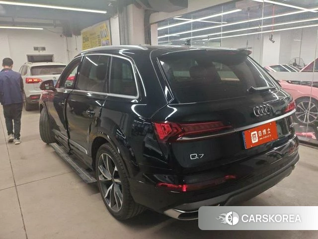 Audi Q7 2023 Черный из Китая