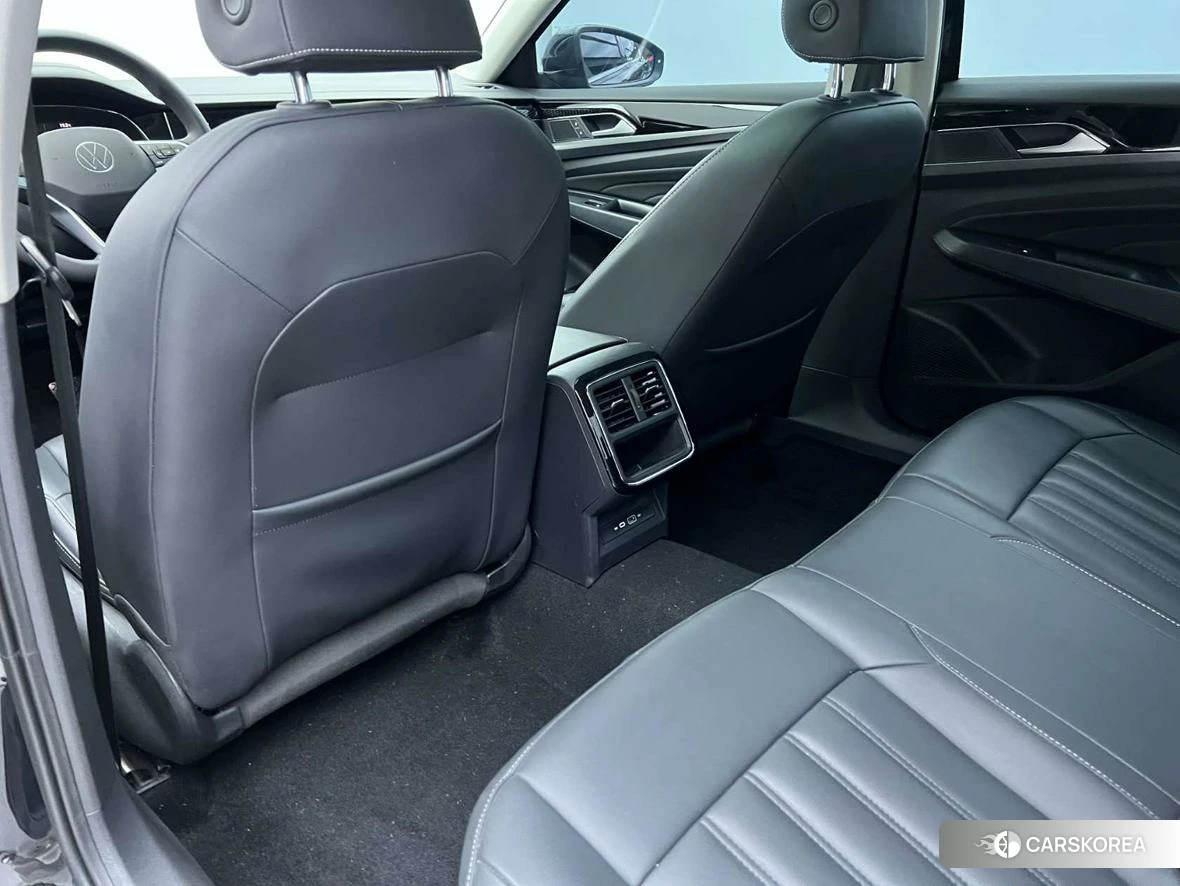 Volkswagen Passat 2023 Черный из Китая