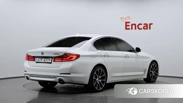 BMW 5 Series (G30) 2018 Белый из Кореи