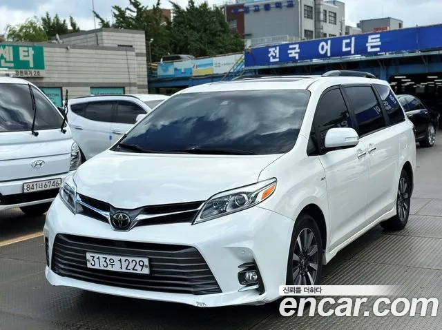 Toyota Sienna 2019 Белый из Кореи