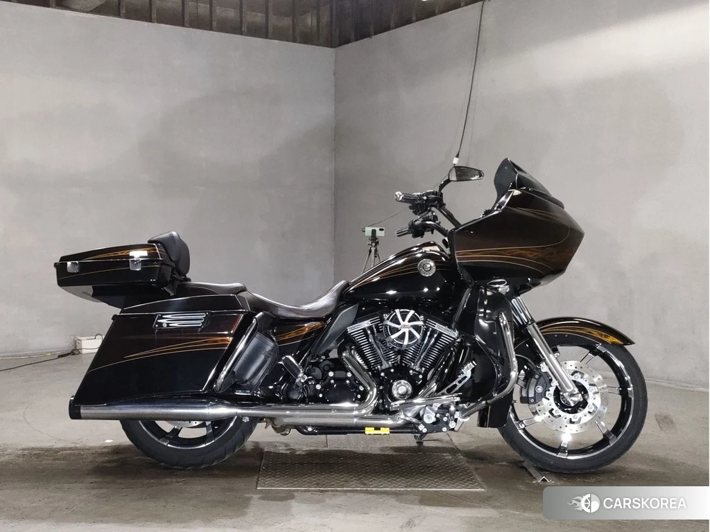 Проданный Harley-Davidson Road Glide FLTRXSE1800 CVO 2012 из Японии, фото 2