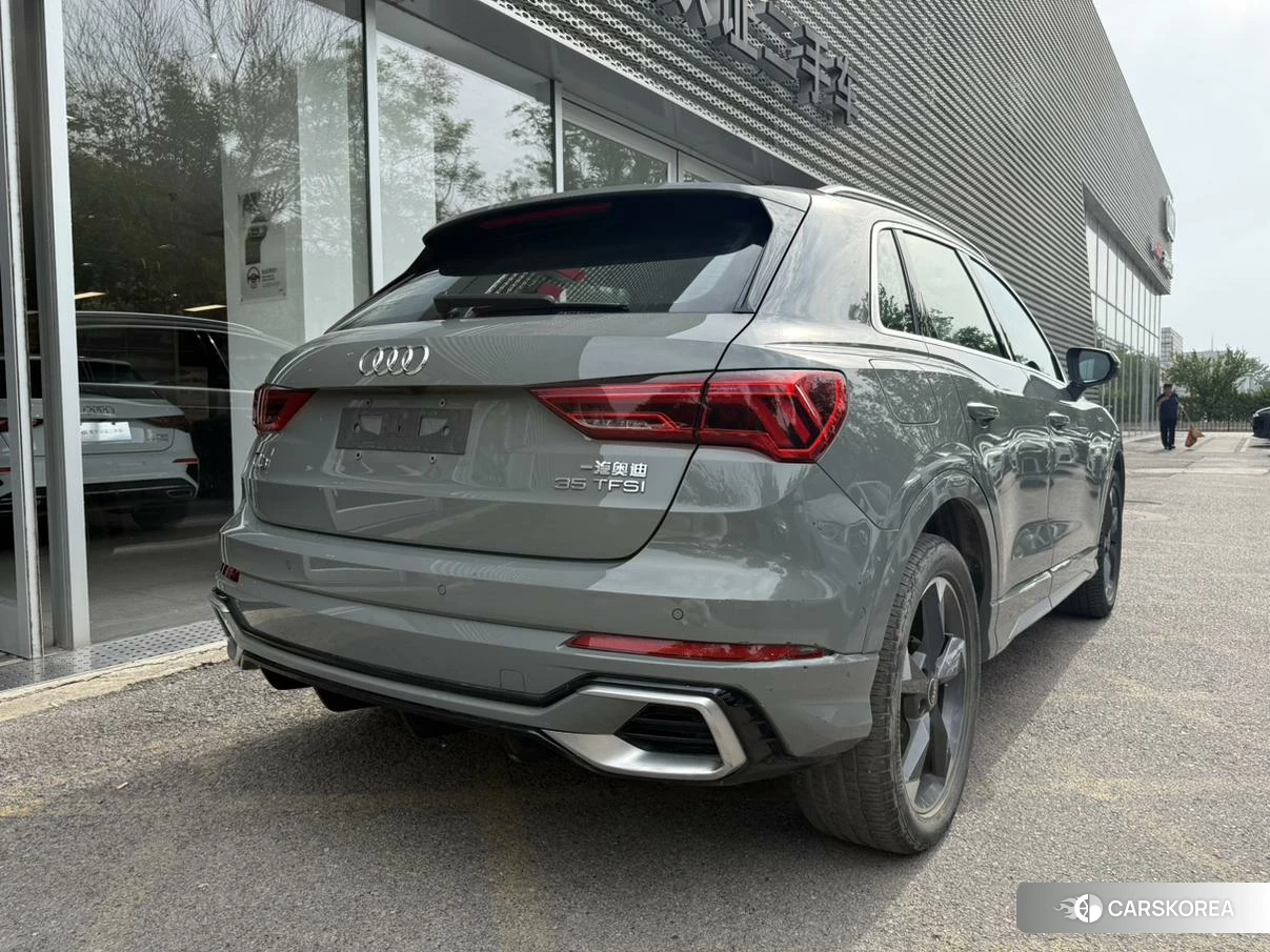 Audi Q3 2023 Темно-серый из Китая