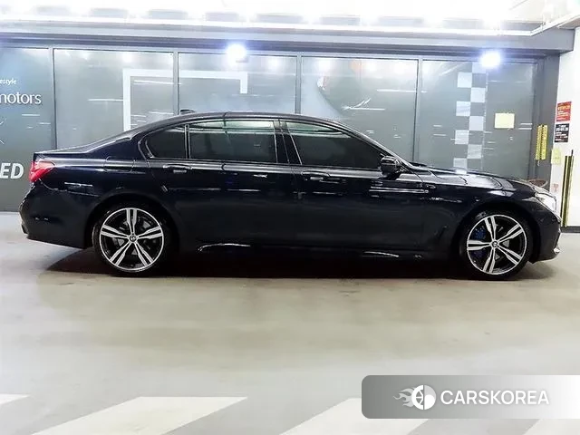BMW 7 Series (G11) 2018 Черный из Кореи