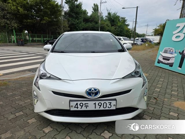 Toyota Prius 4th Generation 2018 Белый из Кореи