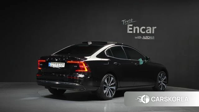 Volvo S60 3rd generation 2022 Черный из Кореи