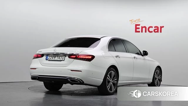 Mercedes-Benz E-Class W213 2022 Белый из Кореи